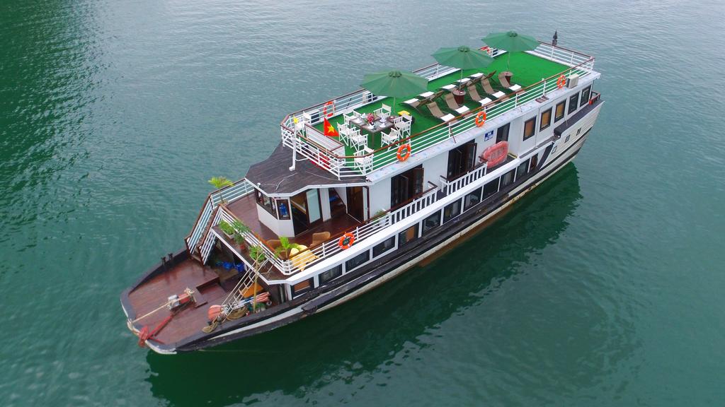 Legend White Dolphin Cruise