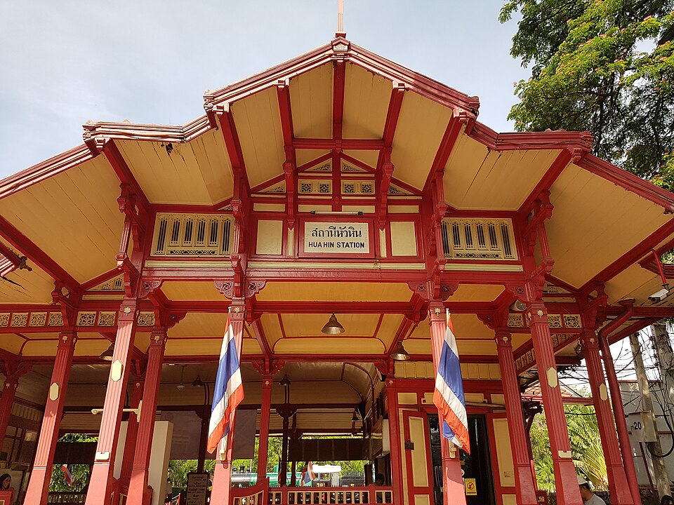 “Art, Culture, and History: Hua Hin Cicada Market and Railway Station Day Tour”