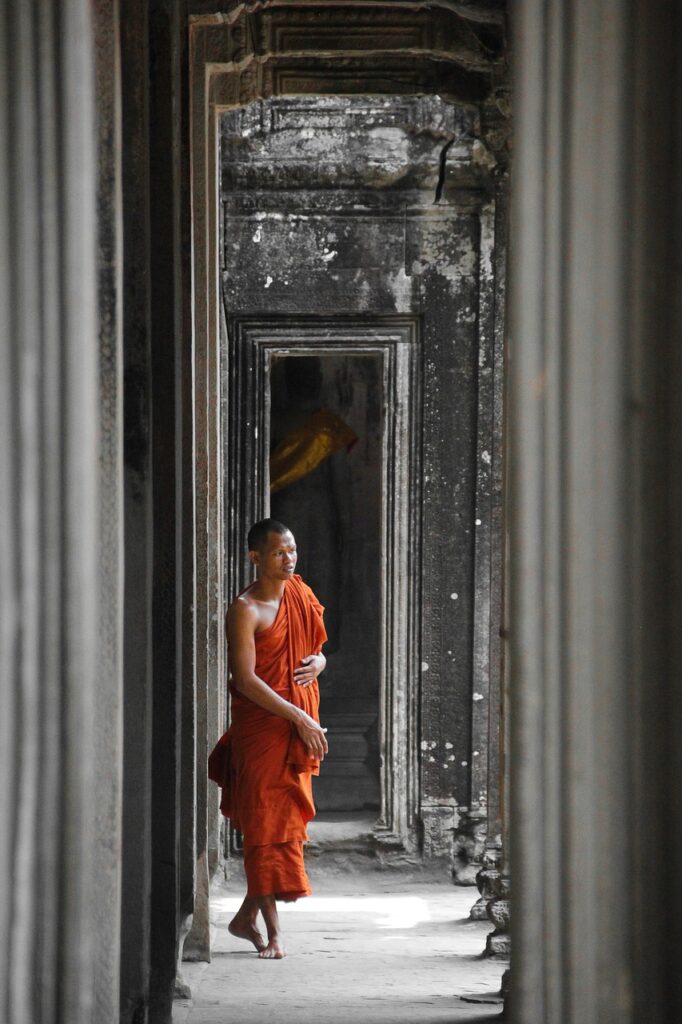 Phnom Penh Unveiled: City Cyclo Tour Through History and Culture