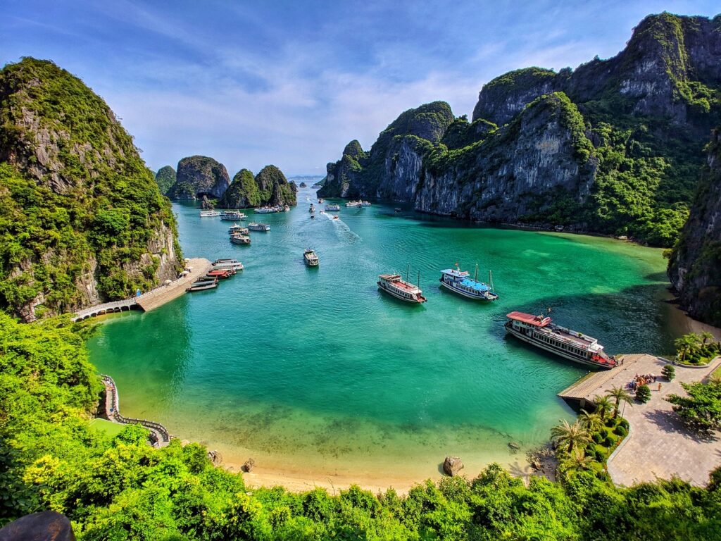 Ha Long Bay Day Tour by 5-Star Arcady Luxury Cruise – Indulge in the Ultimate Luxury Experience