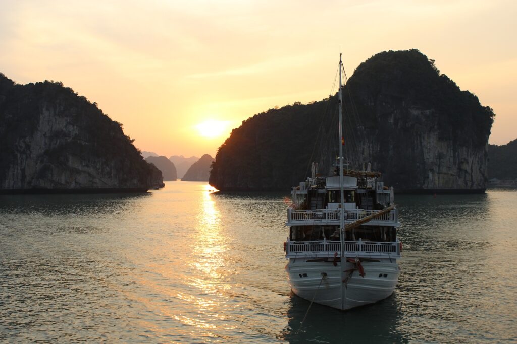 Full Day Tour in Halong Bay by Reina Cruise – Explore Vietnam’s Jewel in Luxury
