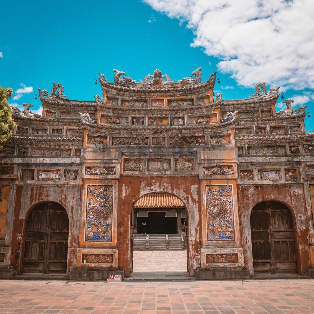 “The Ultimate Vietnam & Thailand Journey: From Hanoi’s Heritage to Phuket’s Beaches”