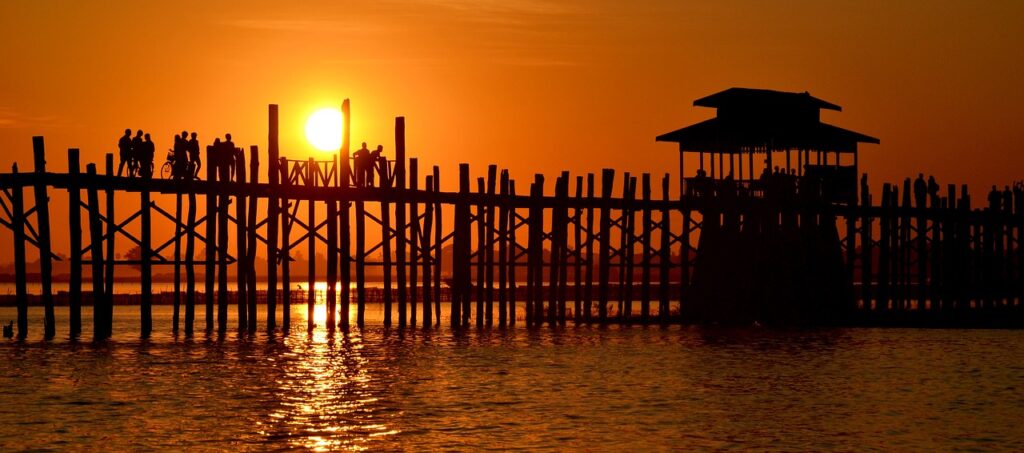 “6 Days, 5 Nights: Myanmar Highlights Tour – A Journey Through Iconic Temples, Royal Capitals, and Timeless Beauty”