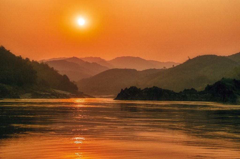 🚤 Mekong River Cruise Experience in Northern Laos – 2 Days / 1 Night